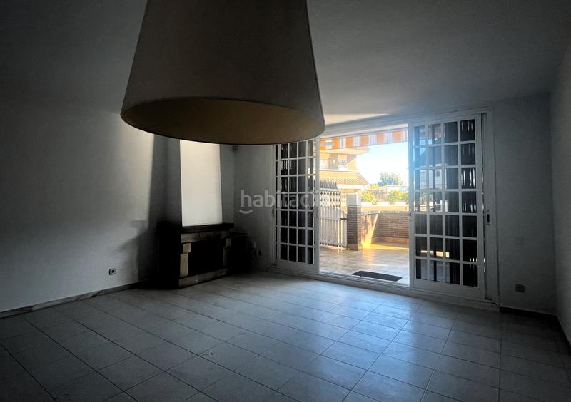 Foto 901d9668-4121-48e0-9efa-0f4450a24b7e. Casa aparellada a carrer 19 5 a La Pineda Castelldefels