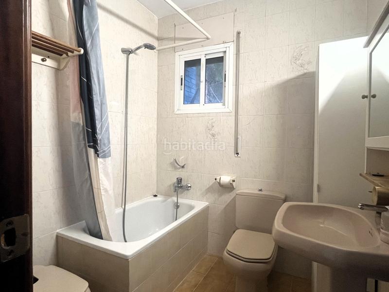 Foto a928128a-c618-4a44-af82-4f5a89d78967. Casa aparellada a carrer 19 5 a La Pineda Castelldefels