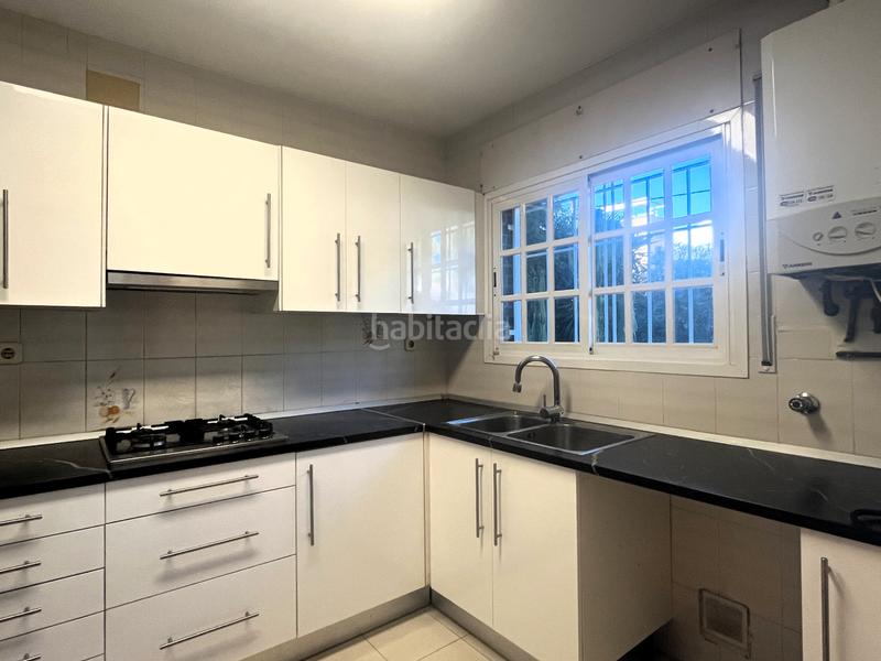 Foto ccf47a8e-975b-4de0-925b-7c1f488aad73. Casa aparellada a carrer 19 5 a La Pineda Castelldefels