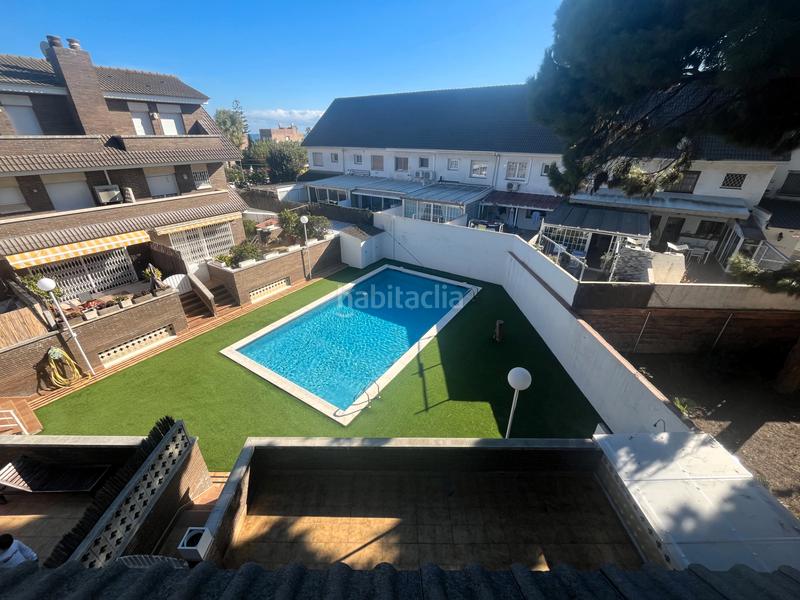 Foto e70f74e3-df4c-4330-8dda-99eb79433006. Casa aparellada a carrer 19 5 a La Pineda Castelldefels