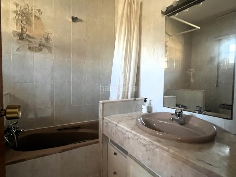 Foto ea71bfcb-a7a4-4614-90e8-0d442c9ee788. Casa aparellada a carrer 19 5 a La Pineda Castelldefels