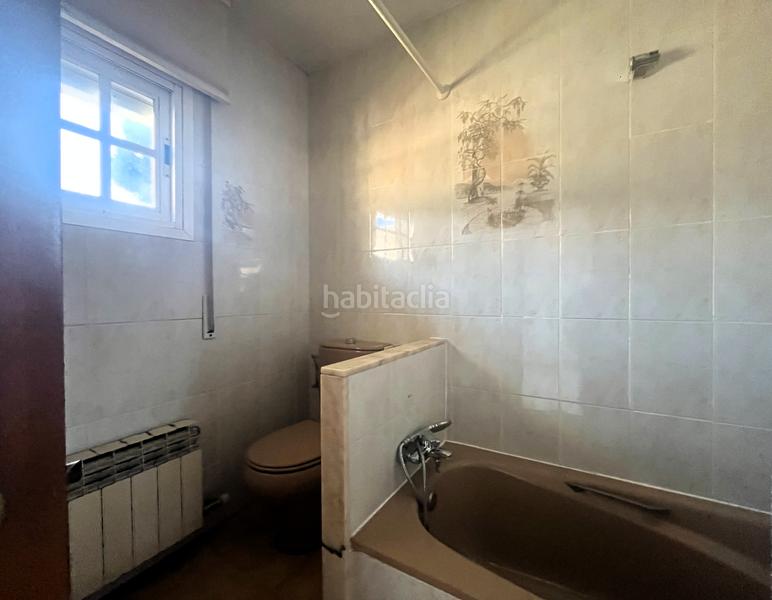 Foto f3805536-fff2-4ede-ab54-8cf4aa3acdf2. Casa aparellada a carrer 19 5 a La Pineda Castelldefels