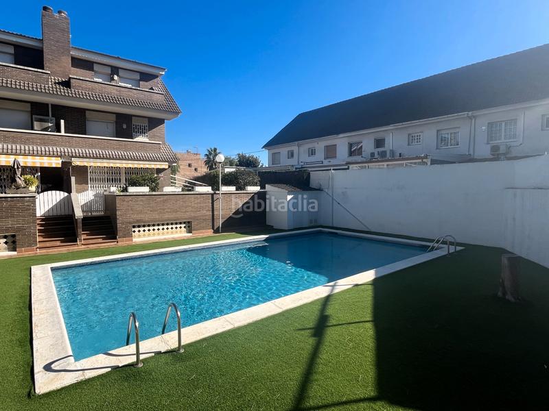 Foto f3fdbbb8-7b33-4daa-a9ad-cab5bc2ff998. Casa aparellada a carrer 19 5 a La Pineda Castelldefels