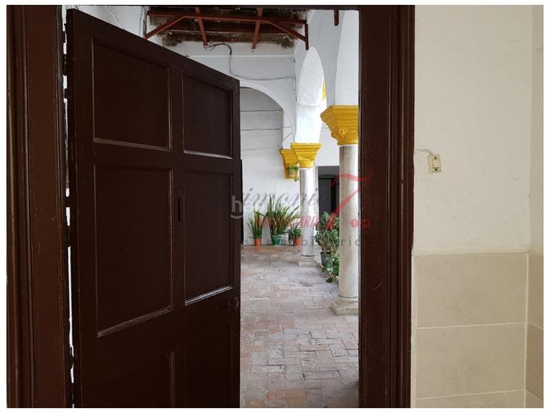 Foto cf8ee48c-aee7-4944-ad31-29671fc54289. Casa  36 habitaciones venta en Centro Jerez de la Frontera