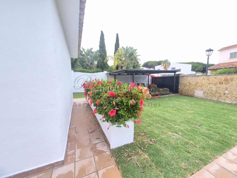 Foto 1d6b139c-5619-4587-9b6c-49cb4dd50db4. Affitto chalet con parcheggio in Vistahermosa Puerto de Santa María (El)