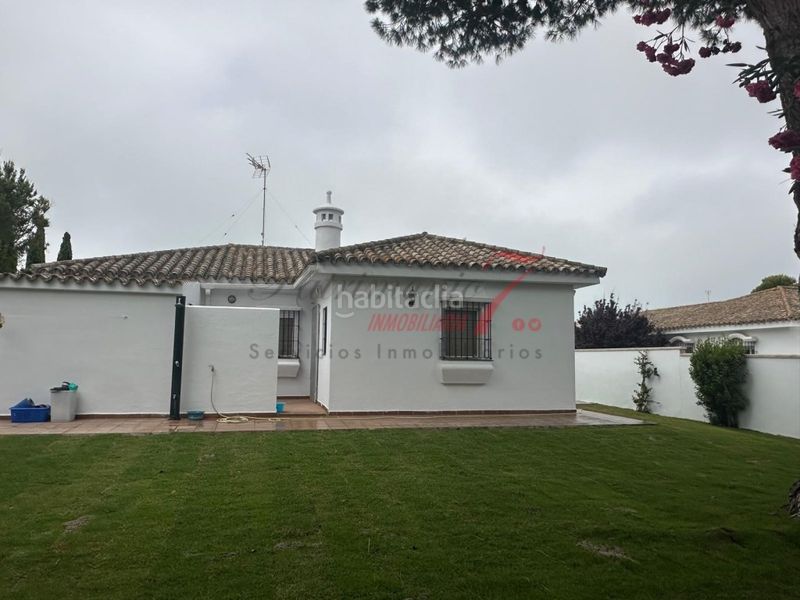 Foto 1e5ca903-6bd7-4896-9398-c26079a5b97f. Affitto chalet con parcheggio in Vistahermosa Puerto de Santa María (El)