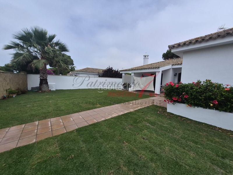 Foto 9b2da78d-5db5-48dd-a373-a7f18d860b59. Affitto chalet con parcheggio in Vistahermosa Puerto de Santa María (El)