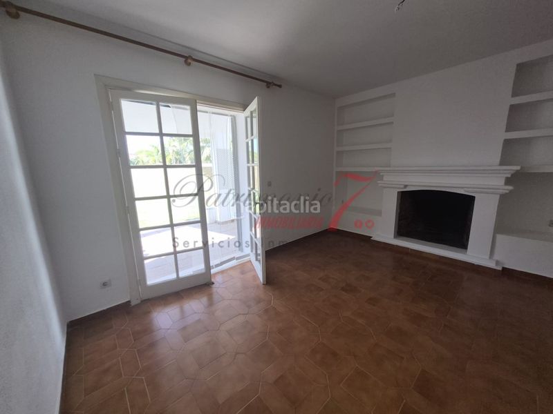 Foto e5ac47c3-4f5f-46c8-a5a4-2479854bd4e5. Affitto chalet con parcheggio in Vistahermosa Puerto de Santa María (El)