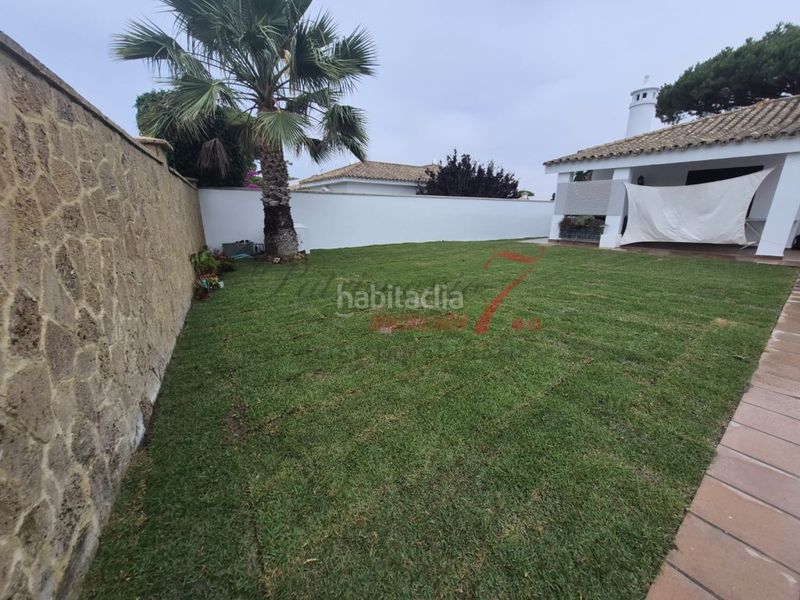 Foto e79cf0df-755c-40f9-9bbf-bdeabf6c1aa1. Affitto chalet con parcheggio in Vistahermosa Puerto de Santa María (El)