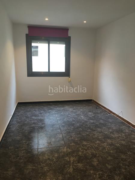 Foto c383258b-c20b-42f1-835a-0d7656ef31df. Appartamento in carrer de santiago rusiñol 19 in Singuerlín Santa Coloma de Gramenet