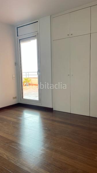 Foto 1f90180e-3982-4cc5-bc7c-8ca37319db54. Penthouse with parking pool in Centre Esplugues de Llobregat