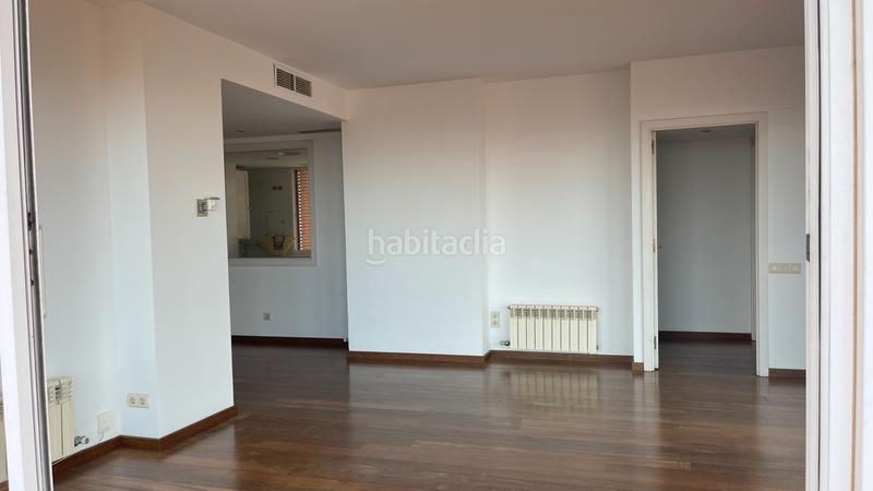 Foto 7601710a-a677-47c0-8549-609b5e107cb4. Penthouse with parking pool in Centre Esplugues de Llobregat