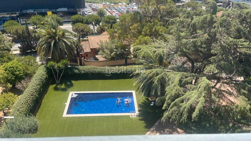 Foto c23a0146-2979-44bb-98a2-88685788f7cb. Penthouse with parking pool in Centre Esplugues de Llobregat