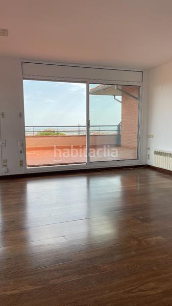 Foto ef2b6691-19db-4bd7-a1ce-624754cf9de7. Penthouse with parking pool in Centre Esplugues de Llobregat