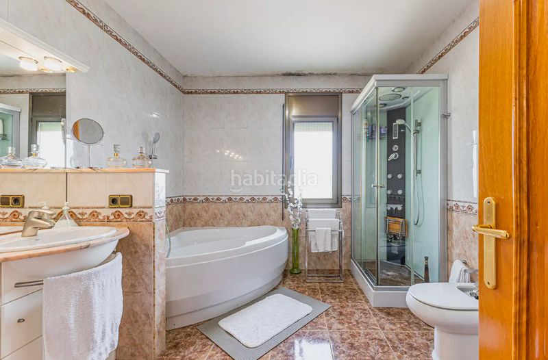 Foto c5f3d455-875d-46f3-be41-7c7c42411b46. Xalet amb xemeneia calefacció aparcament a Torrelles de Foix