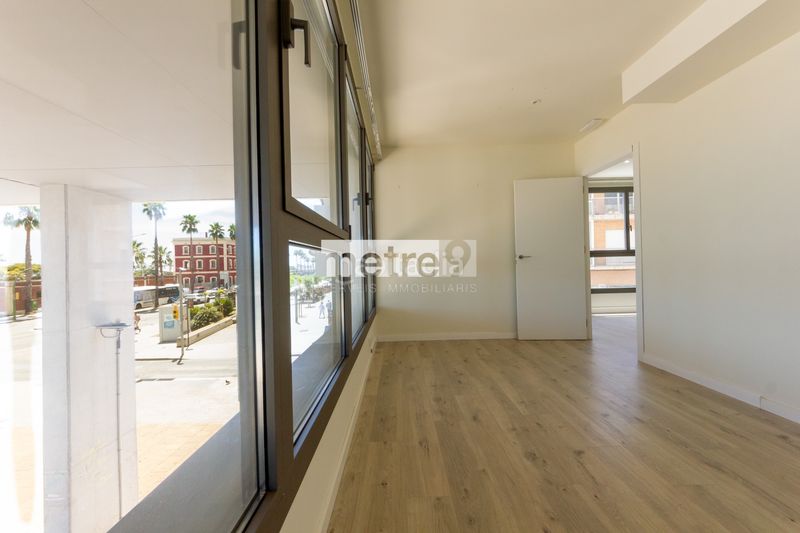 Foto eb2bf482-ab3e-4266-8f32-e6f342c06658. Rent office space with heating parking in Centre Mataró