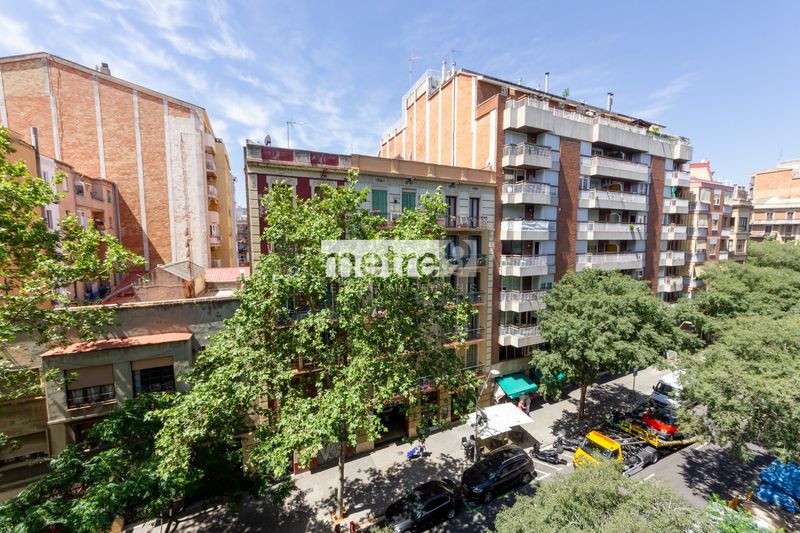 Foto 37043697-7614-48b9-bf97-d4eb78ff5c3c. Pis amb calefacció aparcament a Sant Antoni Barcelona
