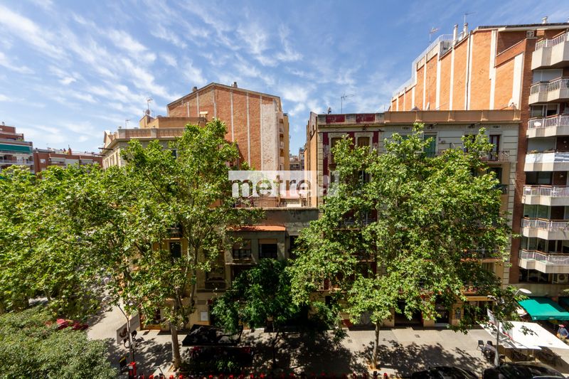 Foto 56ce48f5-3a8c-4072-85ef-97ea95265098. Pis amb calefacció aparcament a Sant Antoni Barcelona