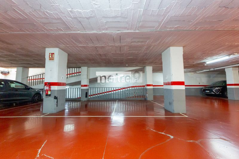 Foto a6a41626-927d-4502-9649-87887426b94e. Pis amb calefacció aparcament a Sant Antoni Barcelona
