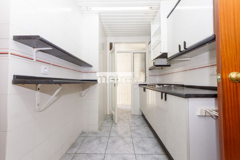 Foto aa286336-352d-4a28-b150-c1e4b7989799. Pis amb calefacció aparcament a Sant Antoni Barcelona