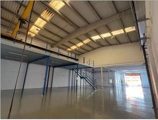Lloguer Nau industrial a Les Planes. Nave con buena imagen
