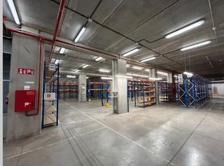 Lloguer Nau industrial a Port. Nave con buena imagen