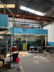 Nau industrial a Polinyà. Nave en venta con puente grúa