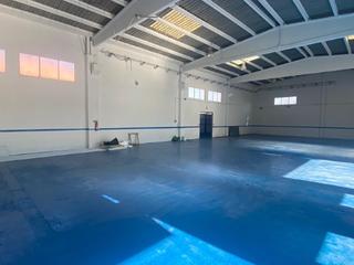 Industrial building in Sentmenat. Nave recientemente reformada