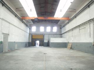 Location Bâtiment à usage industriel à Centre. Nave con puente grúa de 5 toneladas