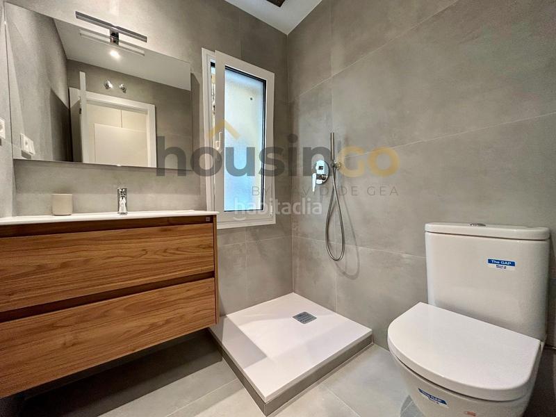 Foto b6a8c3ea-1182-47b8-af59-5a2c166e3adb. Alquiler apartamento apartaestudio en alquiler en plaza castilla en Madrid