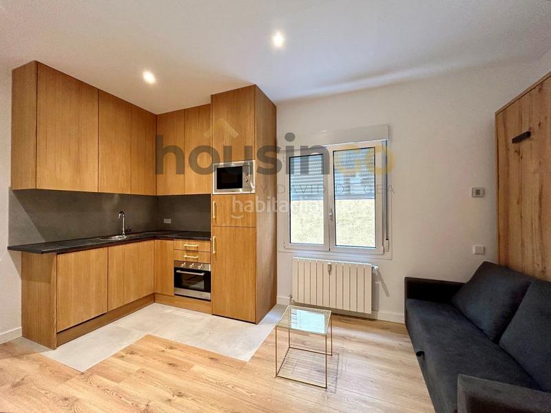 Foto 3d2033fa-46c0-4f6c-bd78-546bbb25d9d5. Alquiler apartamento apartaestudio en alquiler en plaza castilla en Madrid
