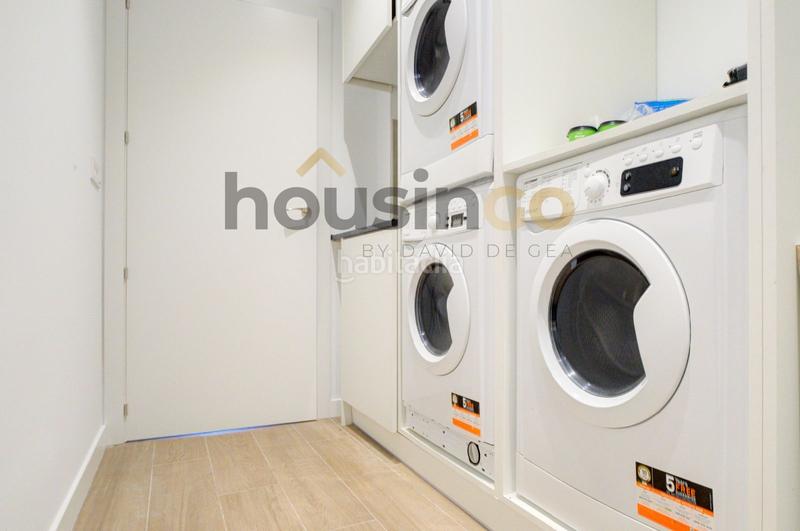 Foto bf80f08b-56b7-46a1-9024-3a4156c0439e. Alquiler apartamento apartaestudio en alquiler en plaza castilla en Madrid