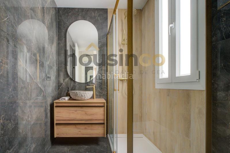 Foto 31979eba-265d-4127-bbd2-b66636302fe3. Dachwohnung mit heizung in Recoletos Madrid