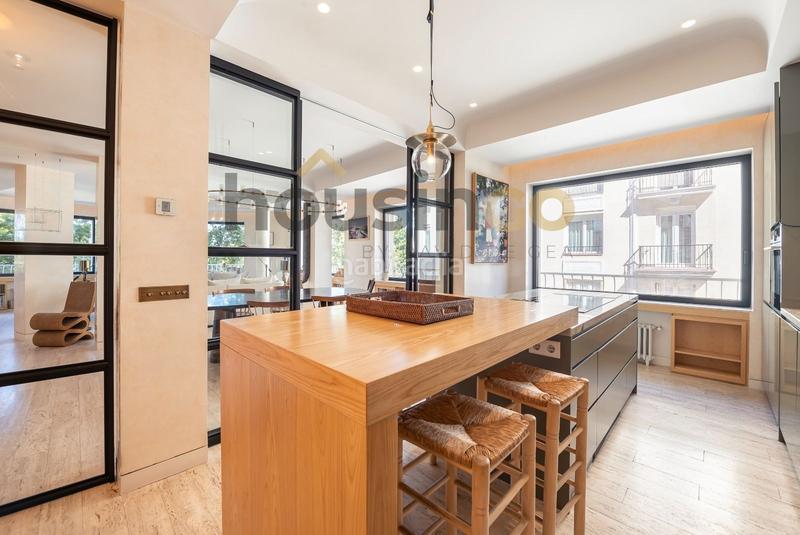 Foto 260ab074-4563-452f-8577-be8757def9a1. Piso  en venta en avenida menéndez pelayo en Ibiza Madrid