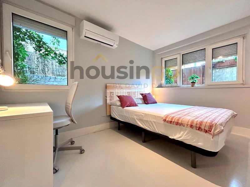 Foto 0a13f197-077a-4b3e-a661-dd1958916a52. Alquiler estudio habitación con baño compartido en calle triana 35 en Madrid