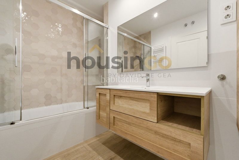 Foto ebe9ec6d-d8d4-4d94-989b-9dfed3676d59. Pis amb calefacció aparcament a Guindalera Madrid