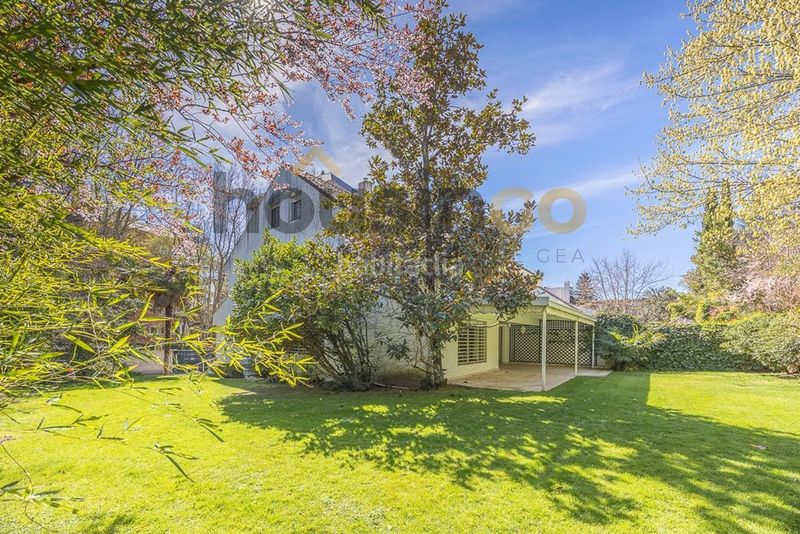 Foto 1936af00-b2ab-4acc-898b-dd6d9a4970d3. Xalet amb calefacció aparcament piscina a Fuentelarreina Madrid