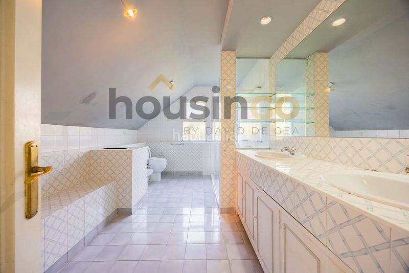 Foto b946c1d6-36d8-41cf-aded-e1bd60d7ff26. Xalet amb calefacció aparcament piscina a Fuentelarreina Madrid