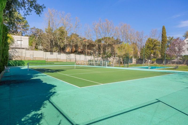 Foto caaac220-9b18-4edf-bf2a-f1010fe92e38. Xalet amb calefacció aparcament piscina a Fuentelarreina Madrid