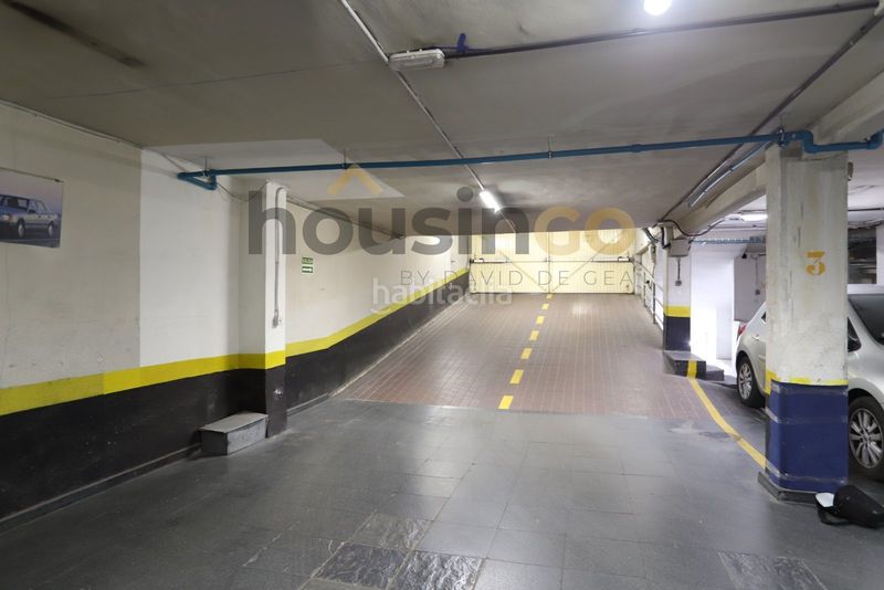 Foto 02ba6cf2-c8b5-4cd9-8288-25b92a614236. Aparcament cotxe a Jerónimos Madrid