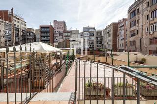 Flat  Carrer valencia. Piso con terraza privada en finca regia para reformar en lantiga