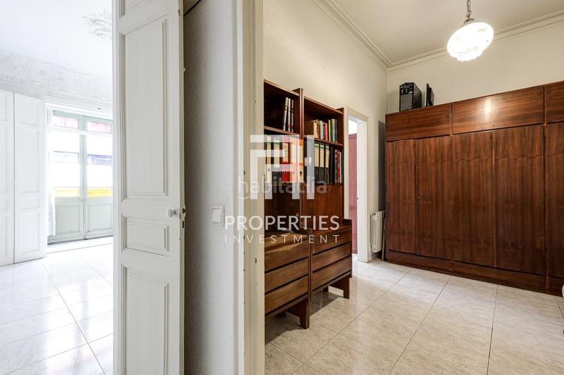 Foto d703d970-523a-47b1-a0e1-6a69c18e687f. Pis amb calefacció aparcament a L´Antiga Esquerra de l´Eixample Barcelona