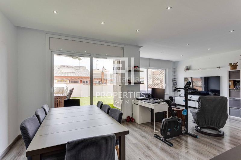 Foto 28169486-cd41-4021-b478-f4b78bcc6029. Attique avec chauffage parking dans Can Baró Barcelona