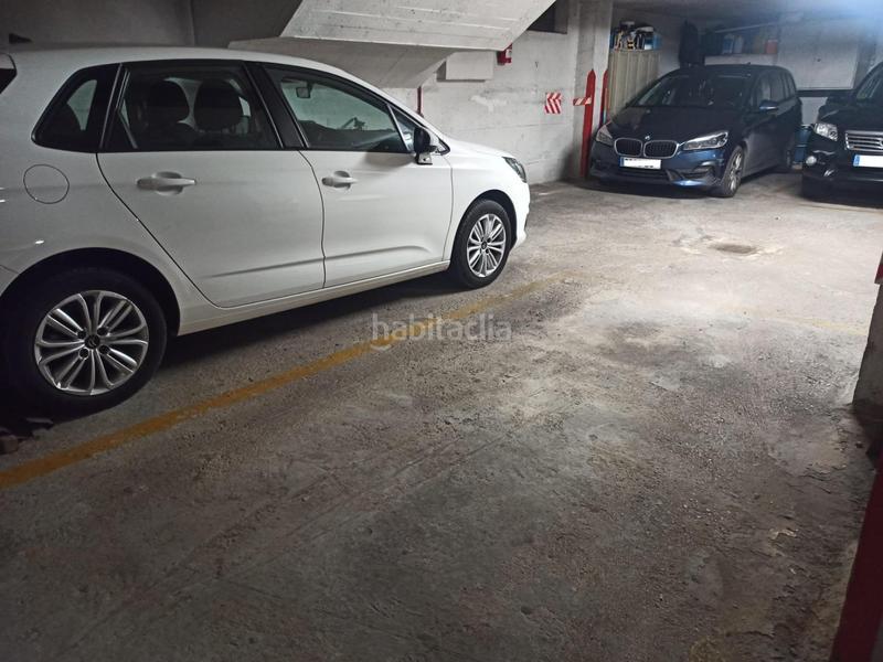 Foto d1a9c4fb-9d93-468e-a183-c8a8cb221a79. Parking coche garaje con capacidad para coche grande en Cádiz