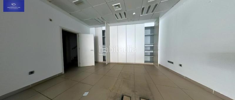 Foto 225a8e6f-0f6d-4a14-8986-4f46c3732ef6. Alquiler local comercial se alquila local amplio en plena avenida principal en Cádiz