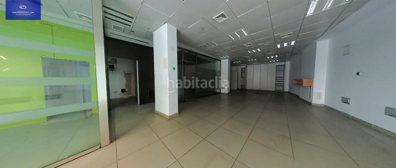 Foto 451303b9-c769-4a55-a107-fc70faae0d0b. Alquiler local comercial se alquila local amplio en plena avenida principal en Cádiz