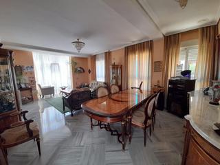 Pis a Asdrúbal - Bahía Blanca. Vivienda en bahia blanca con garaje y buhardilla en azotea