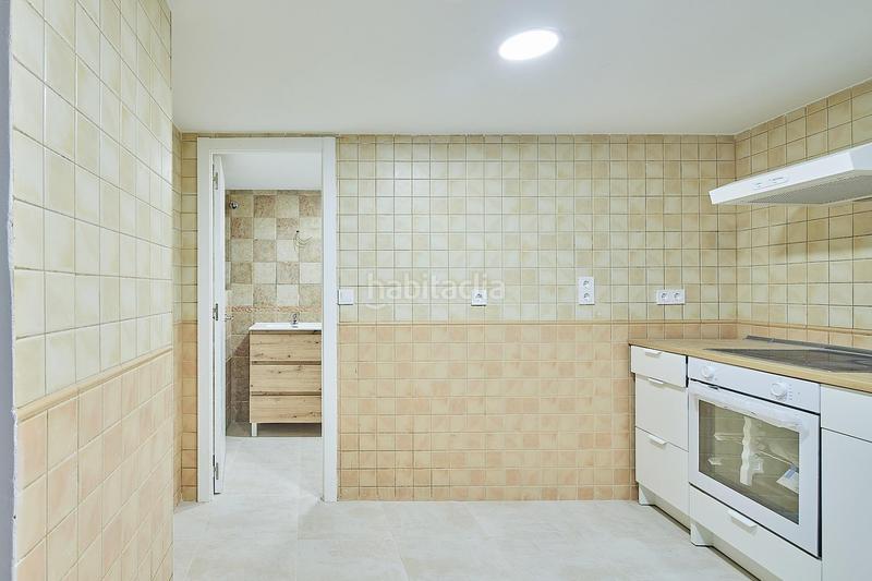 Foto 10f37d19-b39b-4a86-b4e7-60eb8d251f91. Planta baja vivienda entresuelo, exterior de tres dormitorios y 2 baños en el centro en Cádiz