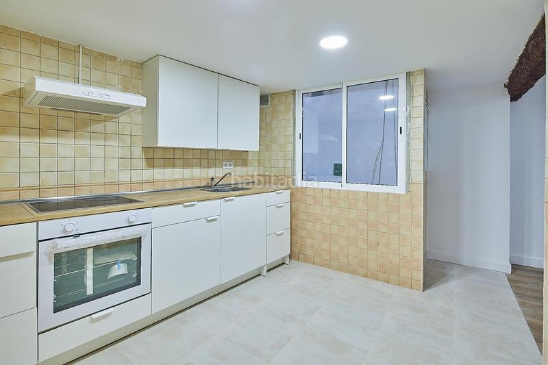 Foto 24e16715-63f3-41a1-8850-98037d7efd32. Planta baja vivienda entresuelo, exterior de tres dormitorios y 2 baños en el centro en Cádiz