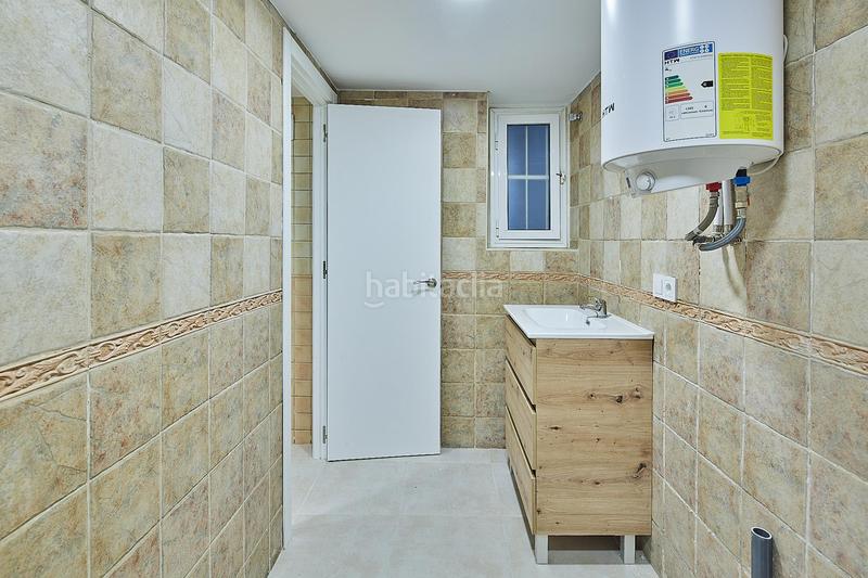 Foto 29b420f1-307c-4d5d-89fd-4c590df2ac5c. Planta baja vivienda entresuelo, exterior de tres dormitorios y 2 baños en el centro en Cádiz